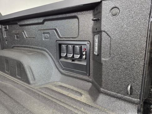 Used 2025 GMC Sierra EV Denali image 9