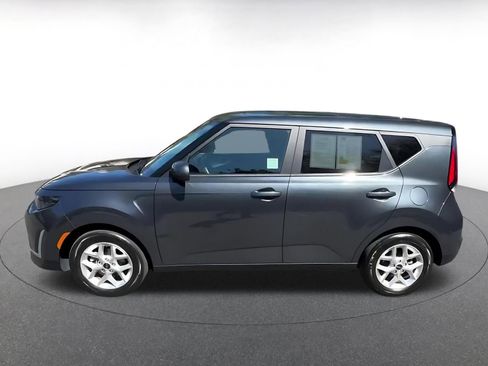 Used 2025 Kia Soul LX w/ LX Technology Package FWD image 9