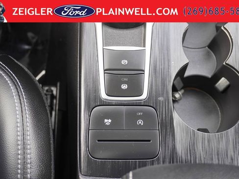Used 2022 Ford Escape SEL w/ Equipment Group 302A AWD/4WD image 22