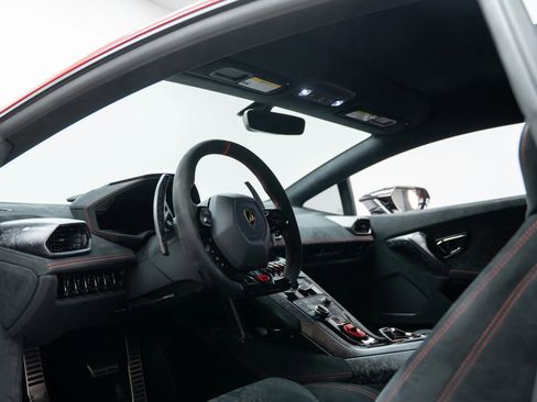 Used 2018 Lamborghini Huracan Performante image 2