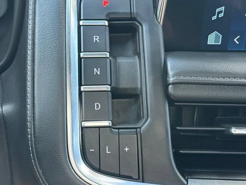 Used 2022 Chevrolet Suburban LT RWD image 19