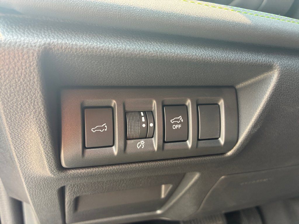 Used 2025 Subaru Outback Onyx Edition AWD/4WD image 25
