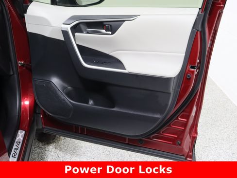 Used 2023 Toyota RAV4 XLE Premium image 38