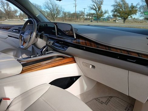 Used 2021 Cadillac Escalade Premium Luxury Platinum image 24