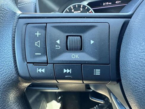 Used 2022 Nissan Rogue S AWD/4WD image 16
