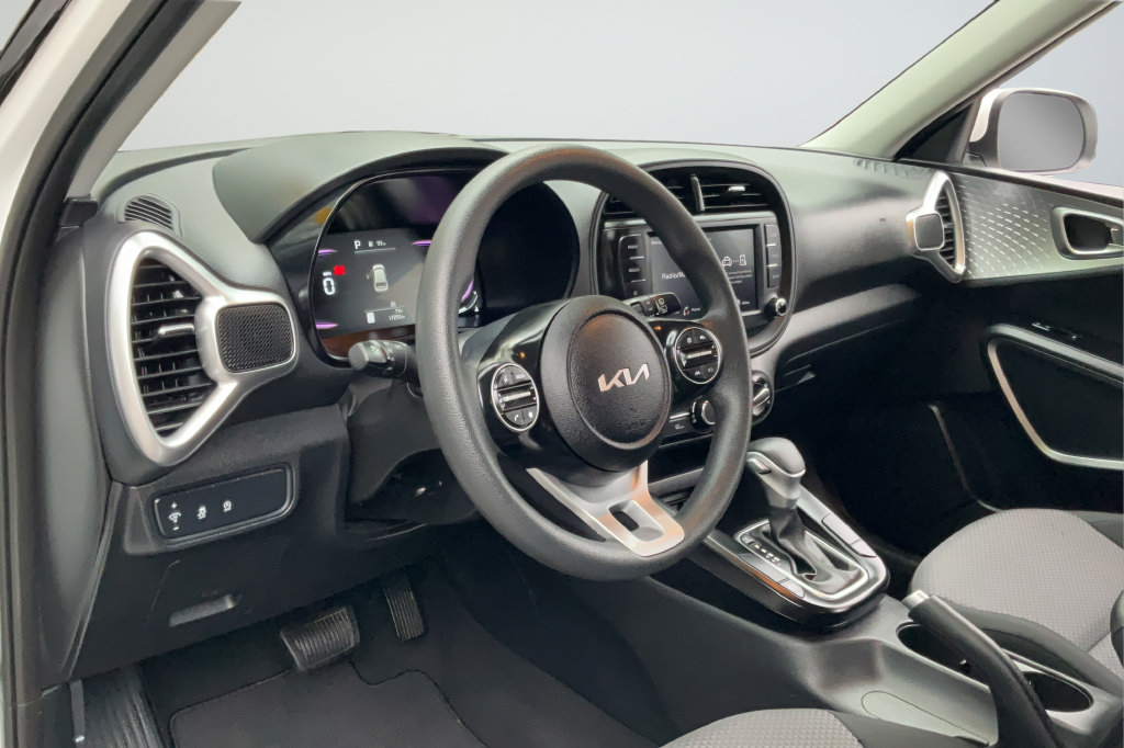 Used 2025 Kia Soul LX FWD image 23
