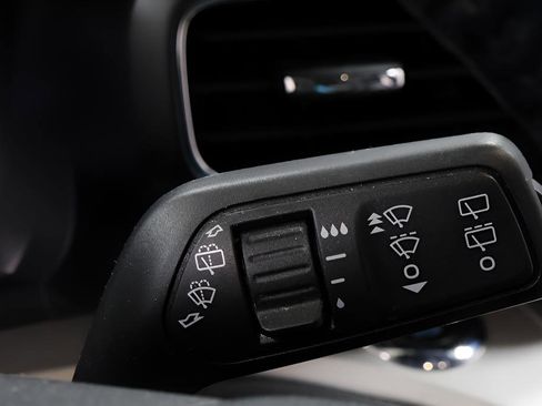 Used 2022 Ford Explorer XLT w/ Equipment Group 202A image 18