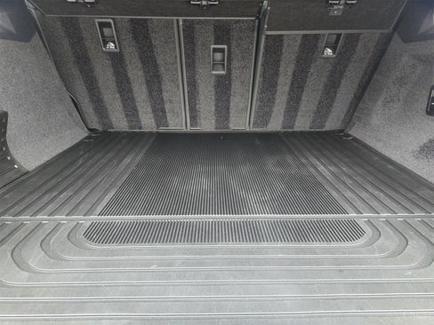 Used 2023 Land Rover Range Rover SE image 30