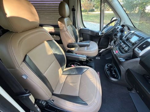 Used 2017 RAM ProMaster 2500 w/ Premium Appearance Group image 31
