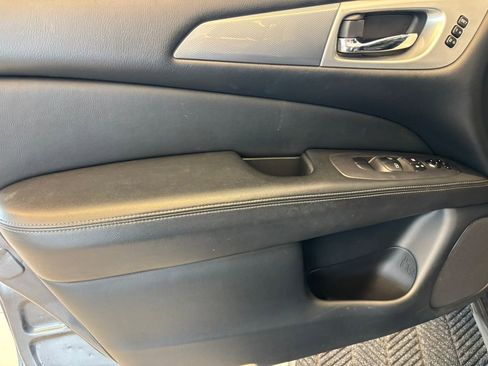 Used 2020 Nissan Pathfinder SL AWD/4WD image 13