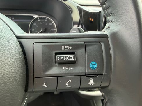 Certified 2025 Nissan Pathfinder SV image 10