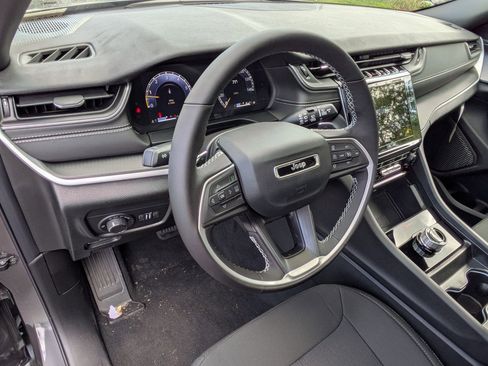 New 2025 Jeep Grand Cherokee Laredo X w/ Luxury Tech Group I image 10