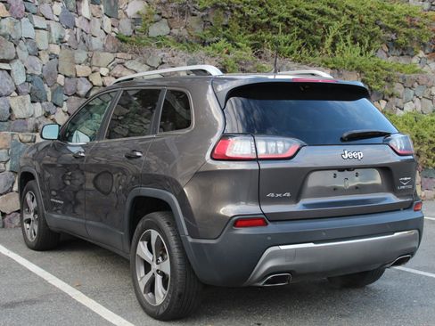 Used 2019 Jeep Cherokee Limited image 7