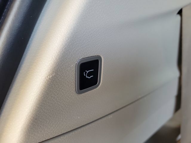 Used 2024 Chrysler Pacifica Touring-L FWD image 9