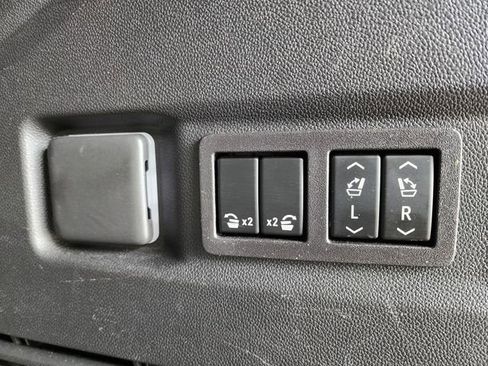 Used 2024 Chevrolet Tahoe Z71 w/ Luxury Package image 17