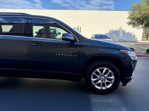 Used 2019 Chevrolet Traverse LT w/ LPO, Floor Liner Package FWD image 7