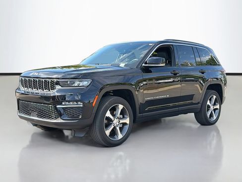 Used 2024 Jeep Grand Cherokee Limited AWD/4WD image 2