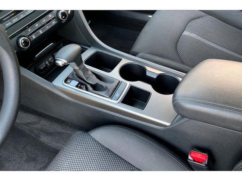 Used 2020 Kia Optima LX image 16