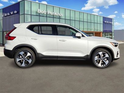 New 2025 Volvo XC40 B5 Core w/ Protection Package Premier