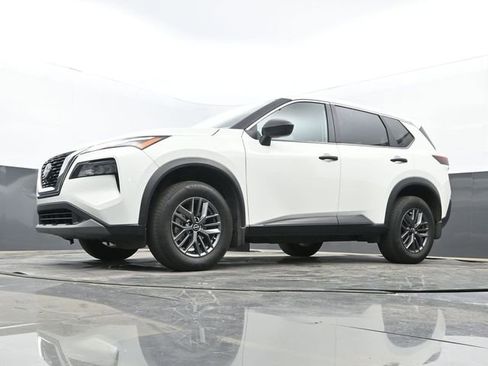 Used 2023 Nissan Rogue S image 12