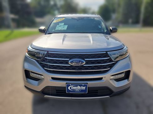 Used 2020 Ford Explorer XLT w/ Equipment Group 202A AWD/4WD image 18