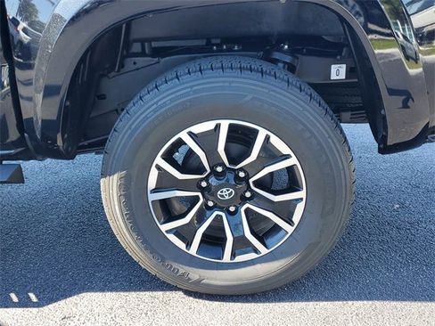 Used 2022 Toyota Tacoma TRD Sport w/ Technology Package image 27