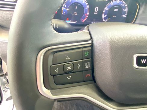 Used 2025 Jeep Wagoneer L Series II AWD/4WD image 33