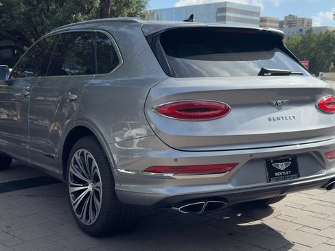 Used 2022 Bentley Bentayga AWD/4WD image 9