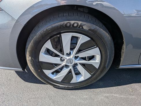 Used 2025 Nissan Altima 2.5 S FWD image 9