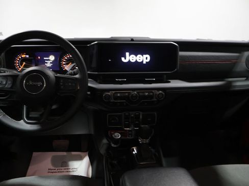 Used 2025 Jeep Wrangler Unlimited Rubicon AWD/4WD image 13