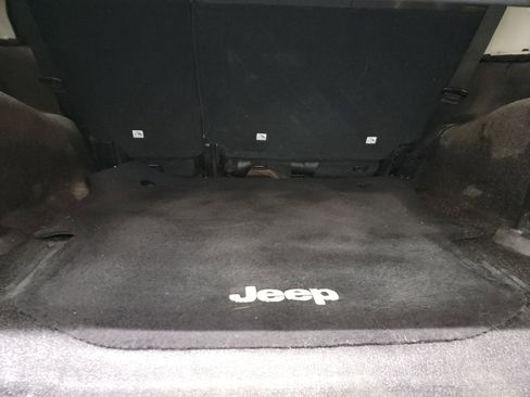 Used 2016 Jeep Wrangler Unlimited Rubicon w/ Connectivity Group image 26