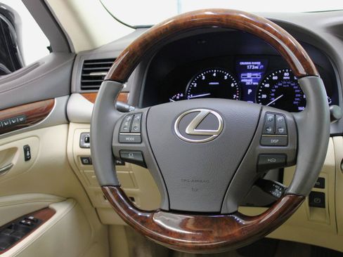 Used 2017 Lexus LS 460 w/ Comfort Package RWD image 52