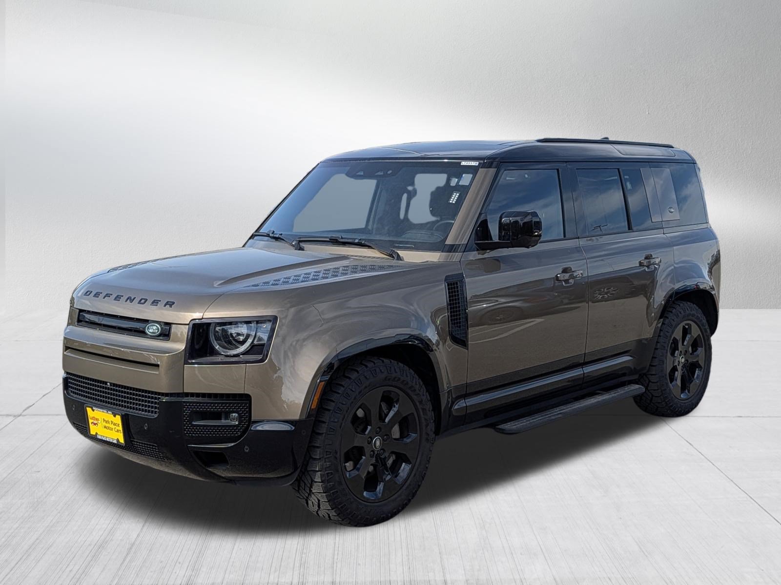 Used 2024 Land Rover Defender 110 X-Dynamic SE AWD/4WD image 3