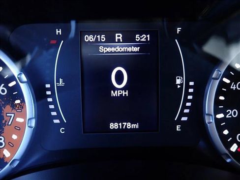 Used 2018 Jeep Renegade Latitude FWD image 23