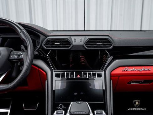 Used 2022 Lamborghini Urus AWD/4WD image 37