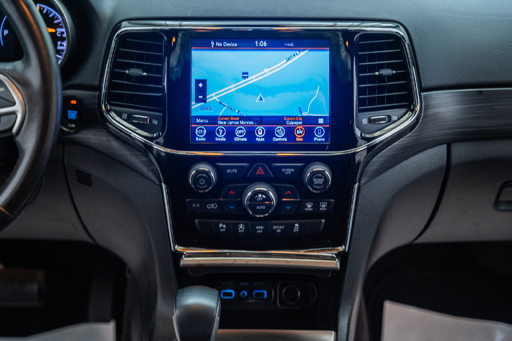 Used 2019 Jeep Grand Cherokee Altitude AWD/4WD image 24
