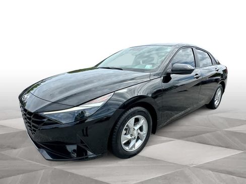 Used 2023 Hyundai Elantra SE FWD image 4