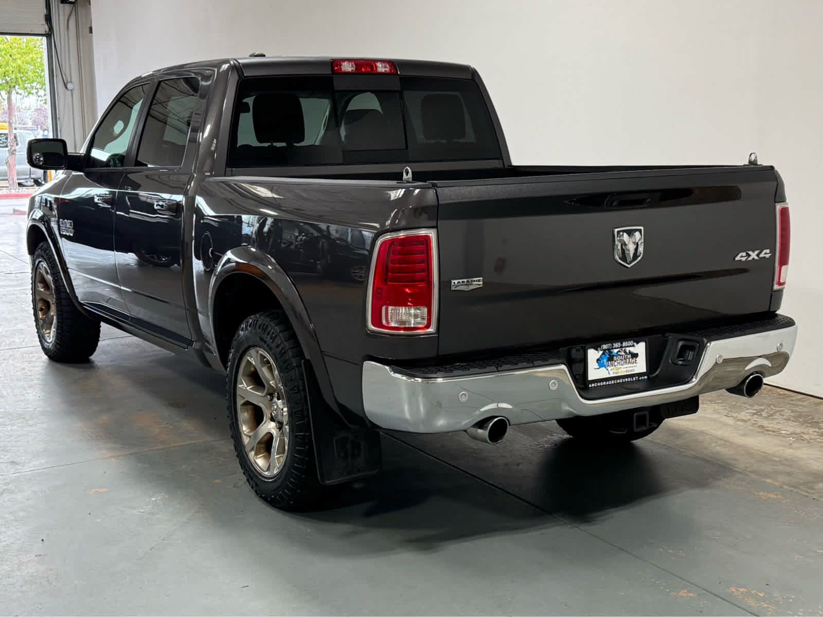 Used 2016 RAM 1500 Laramie w/ Convenience Group AWD/4WD image 3