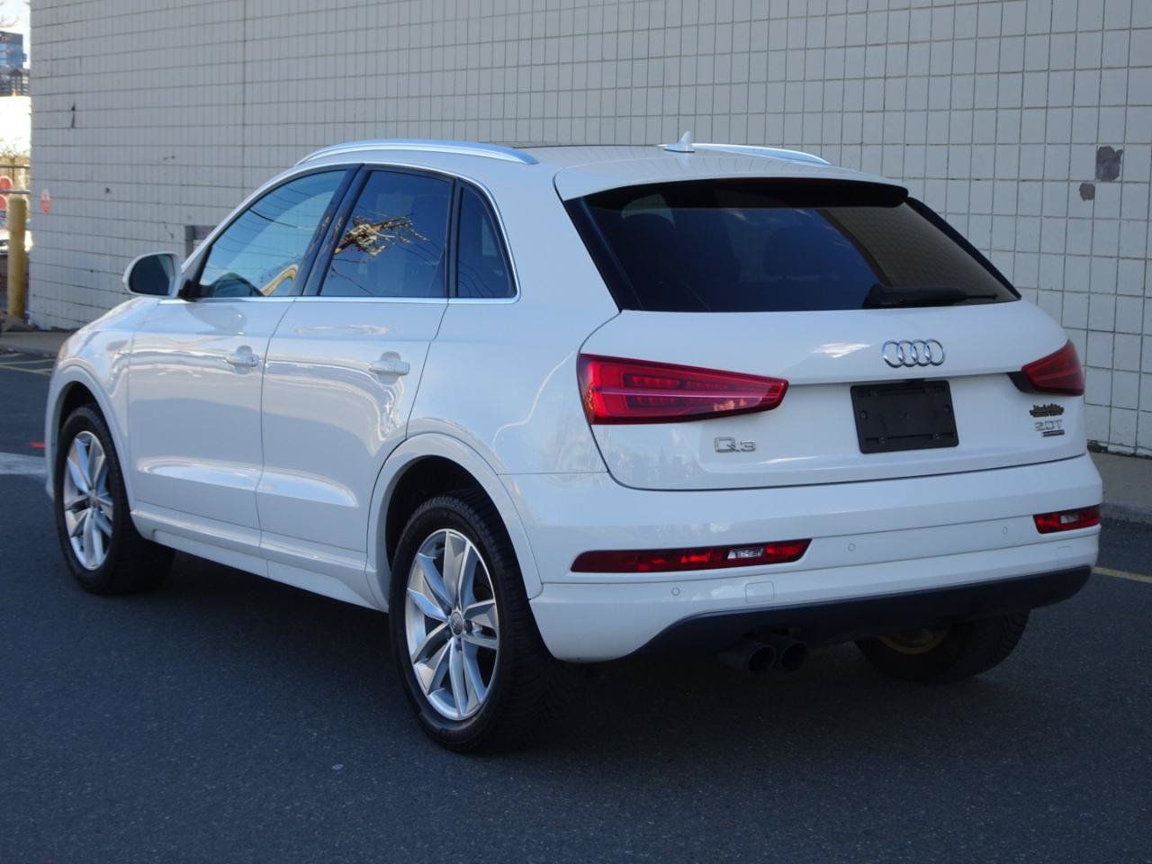Used 2018 Audi Q3 2.0T Premium Plus w/ Premium Plus Package AWD/4WD image 5