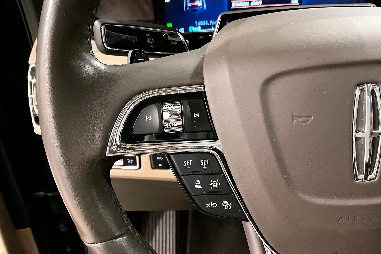Used 2022 Lincoln Navigator Reserve AWD/4WD image 23