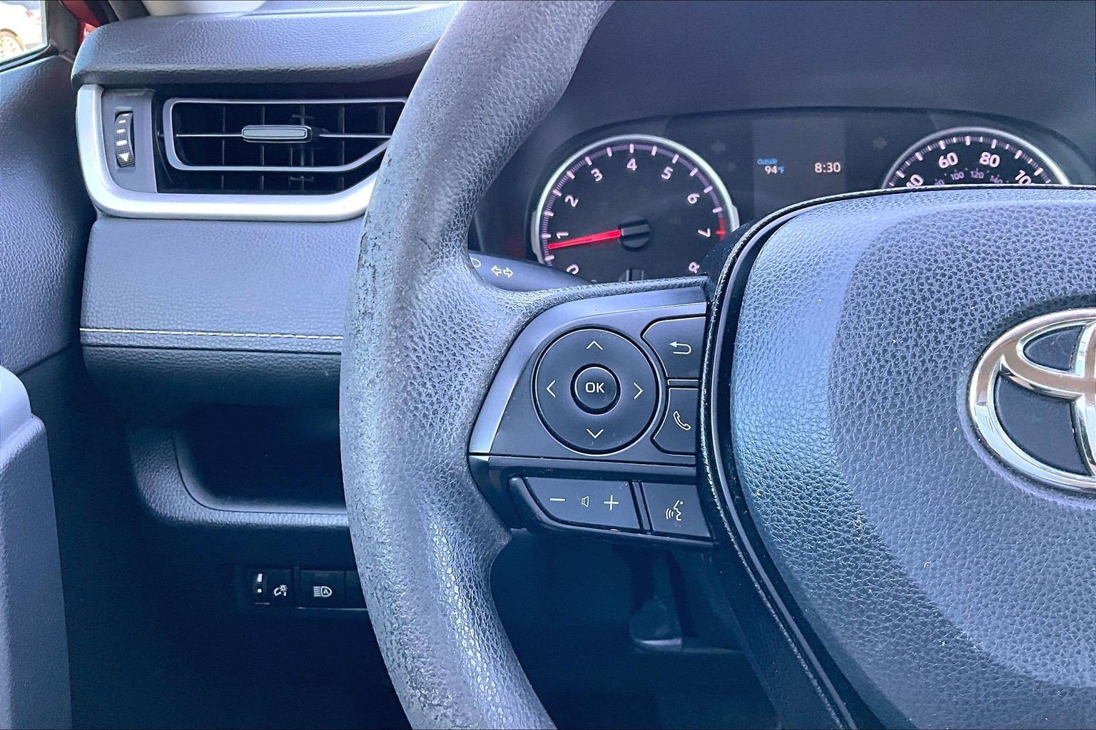 Used 2019 Toyota RAV4 LE w/ Carpet Mat Package FWD image 19