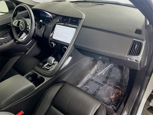 Certified 2024 Jaguar E-PACE R-Dynamic SE image 30
