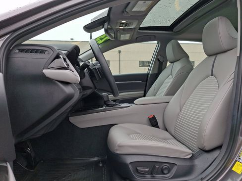 Used 2023 Toyota Camry SE w/ Cold Weather Package image 13