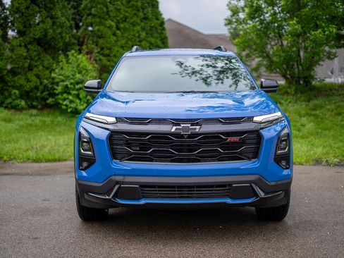 Used 2025 Chevrolet Equinox RS w/ Safety and Technology Package FWD image 2