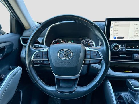 Used 2024 Toyota Highlander XLE image 21