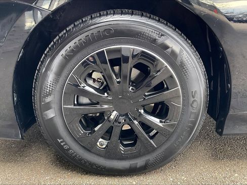 Used 2016 Toyota Prius Three w/ Preferred Accessory Package image 21