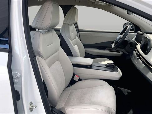 Used 2024 Nissan Ariya AWD image 8