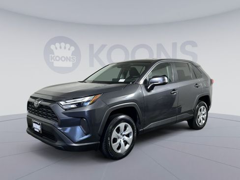 Used 2023 Toyota RAV4 LE AWD/4WD image 5
