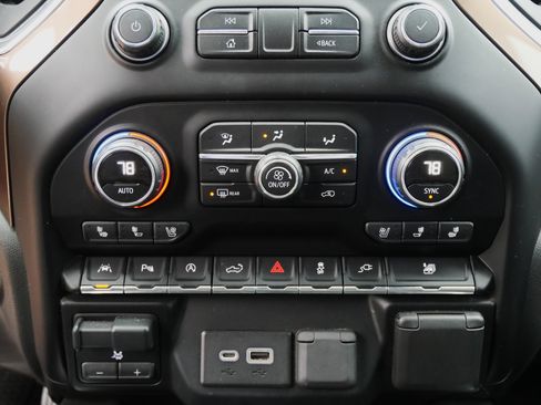 Used 2019 Chevrolet Silverado 1500 High Country image 28