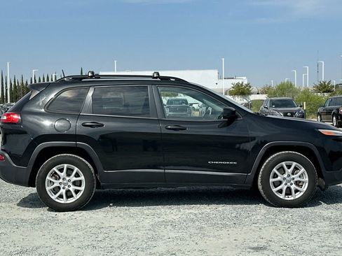 Used 2016 Jeep Cherokee Sport AWD/4WD image 9